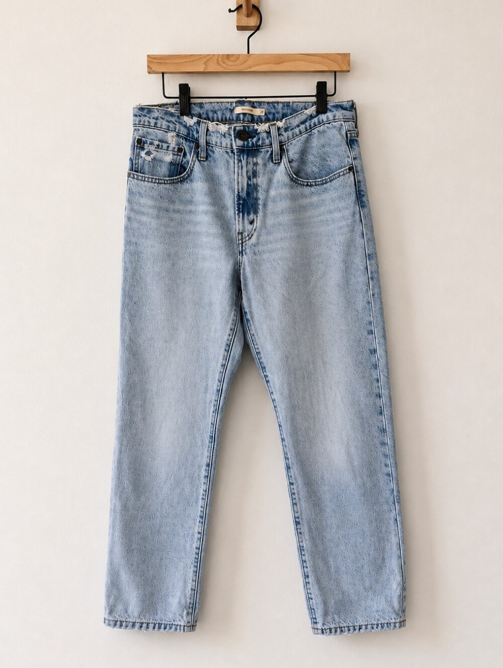 Levi’s Middy Straight Distressed Jeans Women’s 30x29 Light Wash Raw Hem Denim